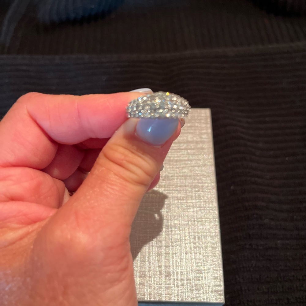 10k white gold (1 ct total weight) diamond band.